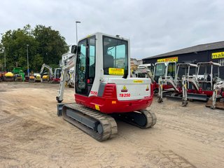 Retroexcavadora Takeuchi TB 250