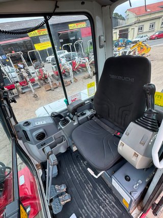 Retroexcavadora Takeuchi TB 250