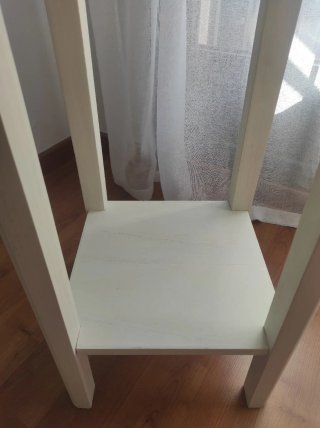 Mesa auxiliar madera blanca y gris