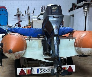 Lancha semirrígida 40cv con remolque
