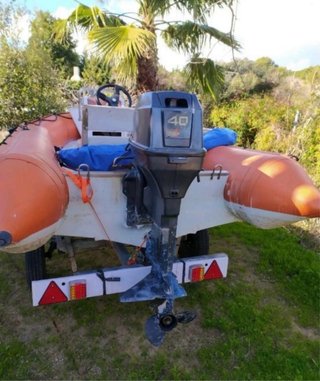 Lancha semirrígida 40cv con remolque