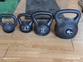 Lote de 4 pesas rusas (Kettlebells)