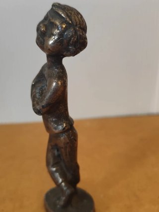Figura de plomo macizo