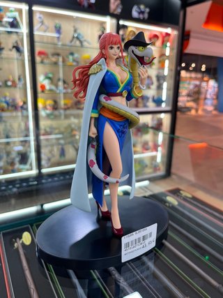 FIGURA GLORIOSA CON SERPIENTE