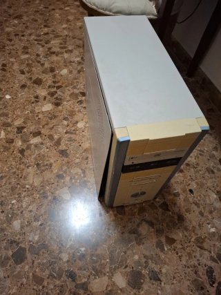 Torre PC LG para piezas