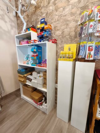 Muebles blancos para tienda