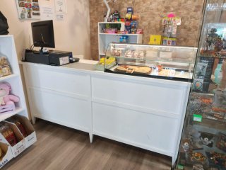 Muebles blancos para tienda