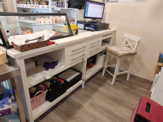 Muebles blancos para tienda