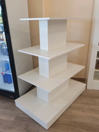 Muebles blancos para tienda