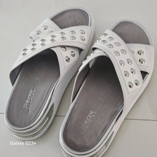 Sandalias Geox Blancas y Plateadas