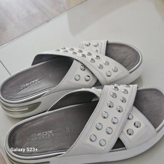 Sandalias Geox Blancas y Plateadas