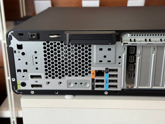 Torre PC HP - i7 / 32 Gb / 512 SSD - GARANTIA