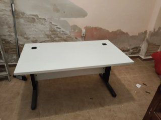 Escritorio blanco y negro