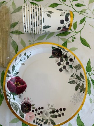 Lote Fiesta Floral: Platos, Vasos y Cubiertos
