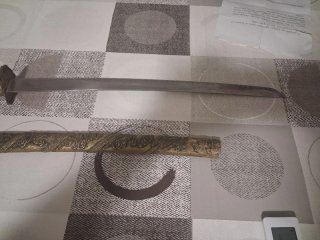 Espada con cabeza de dragón