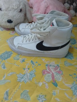 Deportivas Nike Blancas y Negras