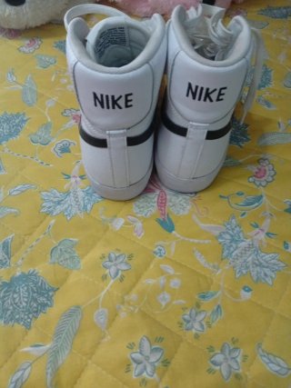 Deportivas Nike Blancas y Negras