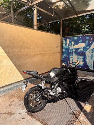Yamaha YZF 125R Negra