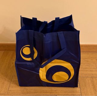 4 Bolsas y Mochila Negra con Detalles Rojos