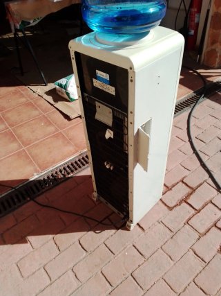 Dispensador de agua fría