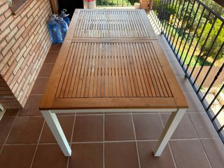 Mesa de exterior madera y metal