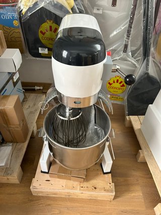 PLANETARIA 20LT / BATIR, MEZCLAR Y AMASAR