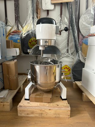 PLANETARIA 20LT / BATIR, MEZCLAR Y AMASAR