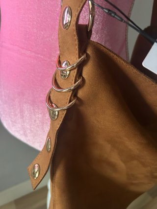 Bolso bucket efecto ante Stradivarius