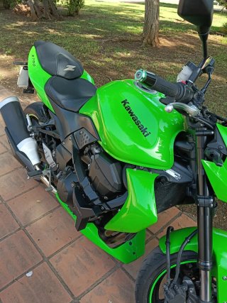Kawasaki Z750 Naked Verde