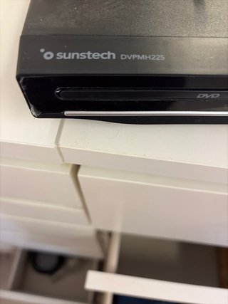 Reproductor DVD Sunstech con mando y cables