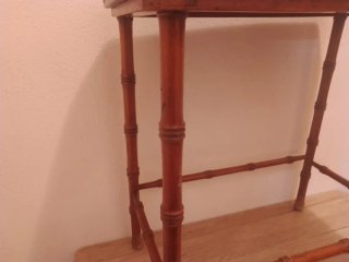 Mesa auxiliar inglesa estilo japonés S.XIX
