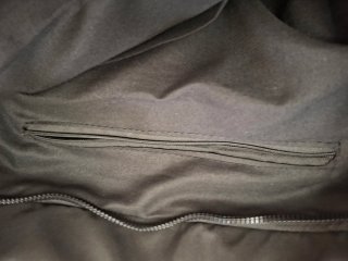 Bolso con llavero colgante