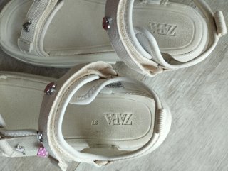 Sandalias Zara en Blanco crudo /Beige. Talla 3