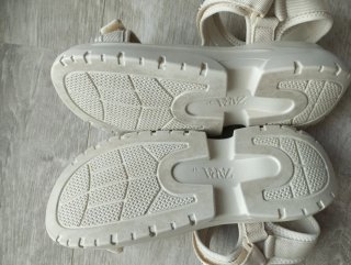Sandalias Zara en Blanco crudo /Beige. Talla 3