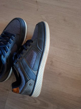 Zapatos casuales azules y grises