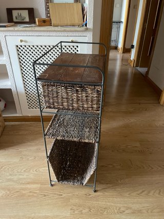 Mueble de ratán, madera y metal