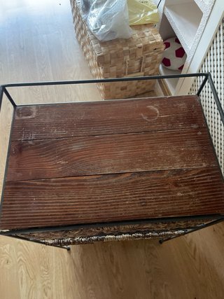 Mueble de ratán, madera y metal