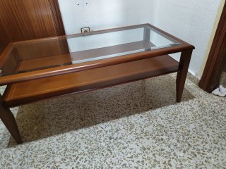Mesa de centro madera y cristal.