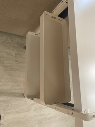 Escritorio blanco Ikea con estante
