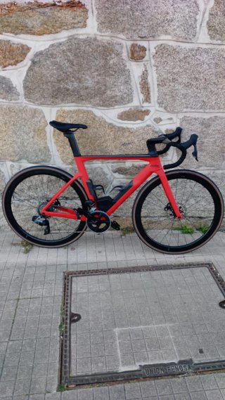 Bicicleta de carretera BMC Roja T53