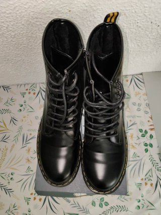 Botines negros altos con cordones