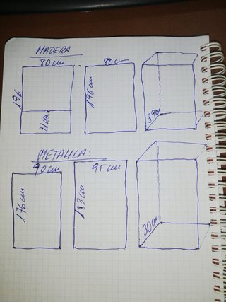 Estanterías de madera y metal