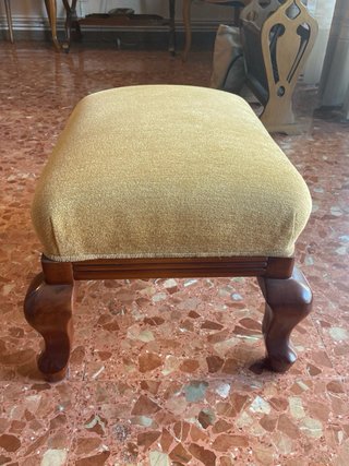Banqueta tapizada de madera