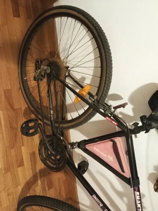 Bicicleta de Montaña Negra y Rosa