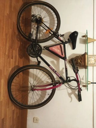 Bicicleta de Montaña Negra y Rosa