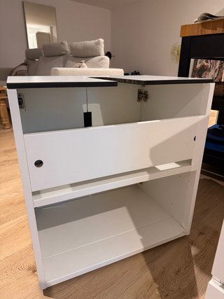 Mueble bajo lavabo blanco y negro
