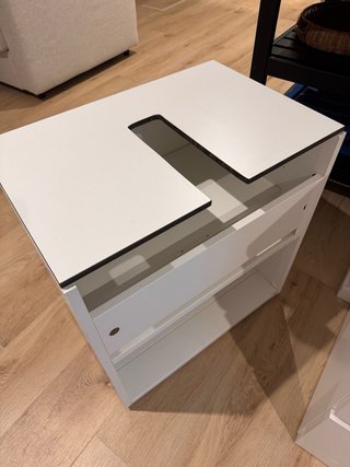 Mueble bajo lavabo blanco y negro