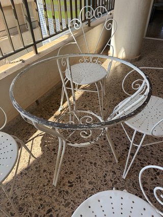 Mesa y 4 sillas exterior para restaurar