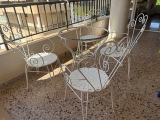 Mesa y 4 sillas exterior para restaurar
