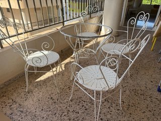 Mesa y 4 sillas exterior para restaurar